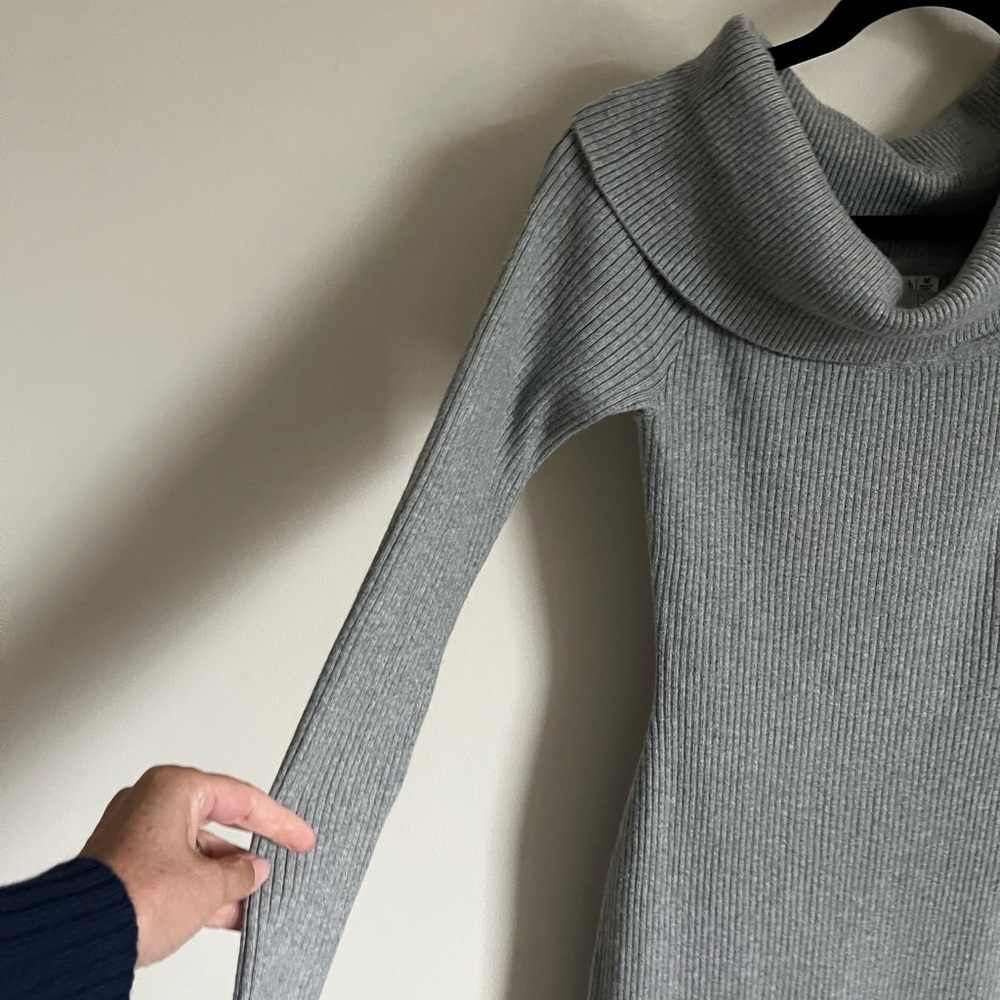 Abercrombie & Fitch Gray Knit Midi Off Shoulder Cozy Soft Sweater Dress Sz M EUC - Picture 2 of 14